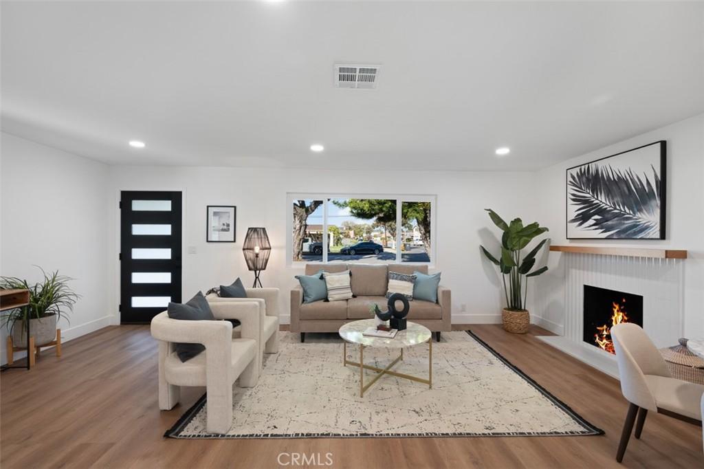 MLS #OC25274502 image #0