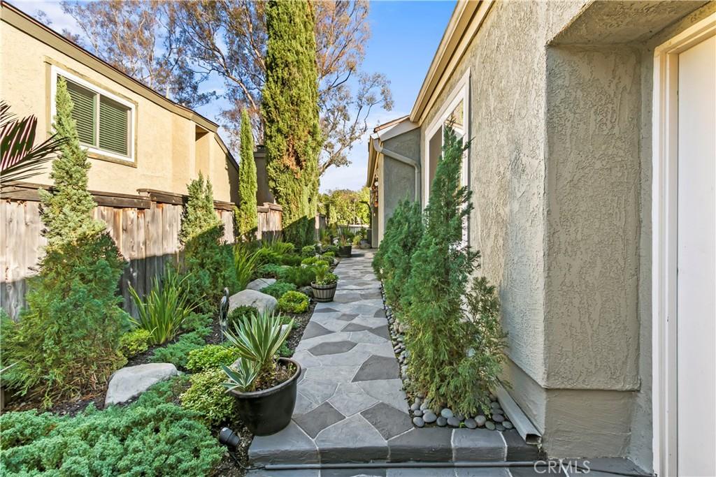 MLS #OC25274592 image #0