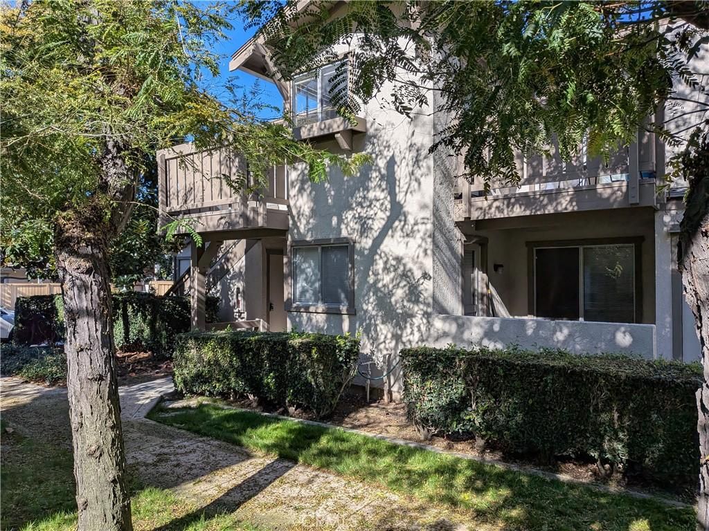 MLS #OC25275393 image #0