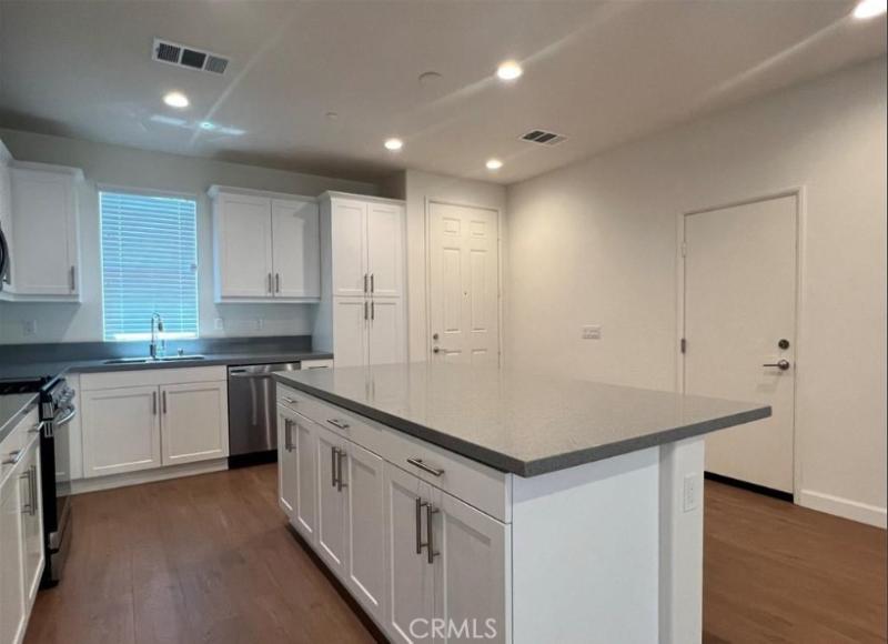 MLS #OC25275793 image #0