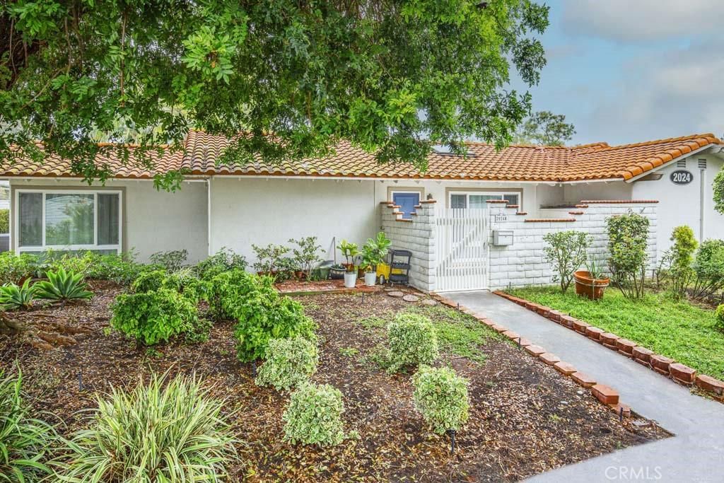 MLS #OC25275911 image #0