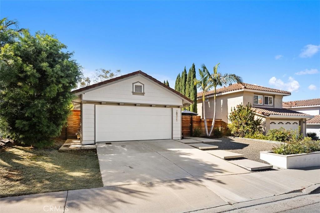 MLS #OC25275923 image #0