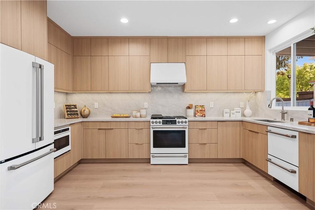 MLS #OC25275934 image #0