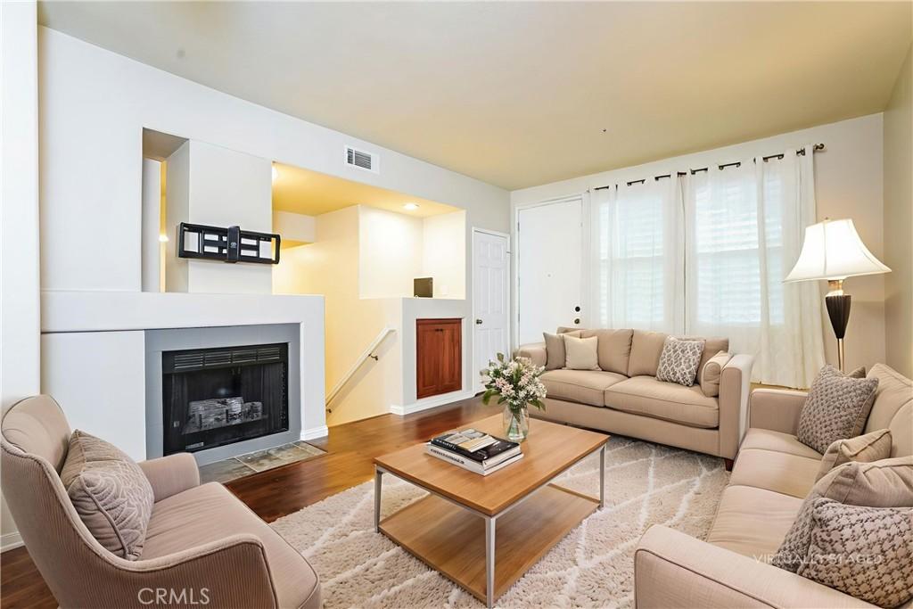 MLS #OC25275940 image #0