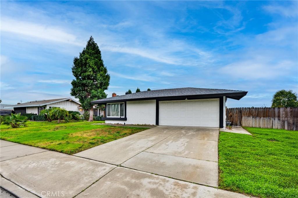 MLS #OC25275945 image #0