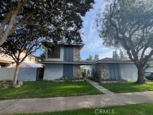 MLS #OC25276105 image #0