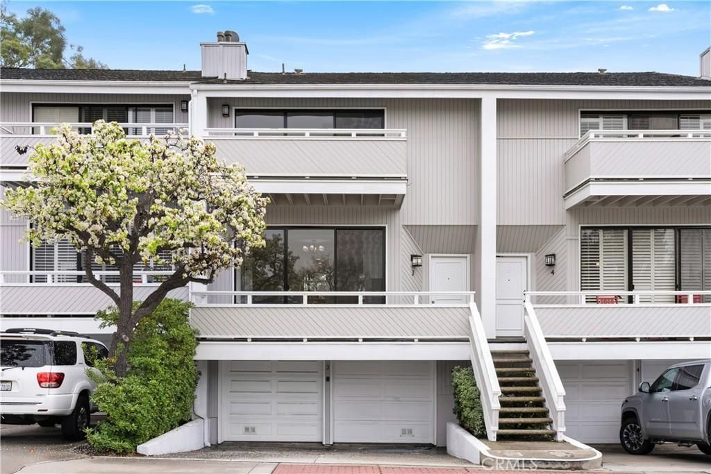 MLS #OC25276390 image #0