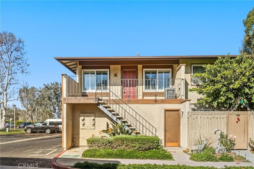 MLS #OC25276736 image #0