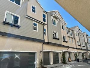 MLS #OC25277312 image #0