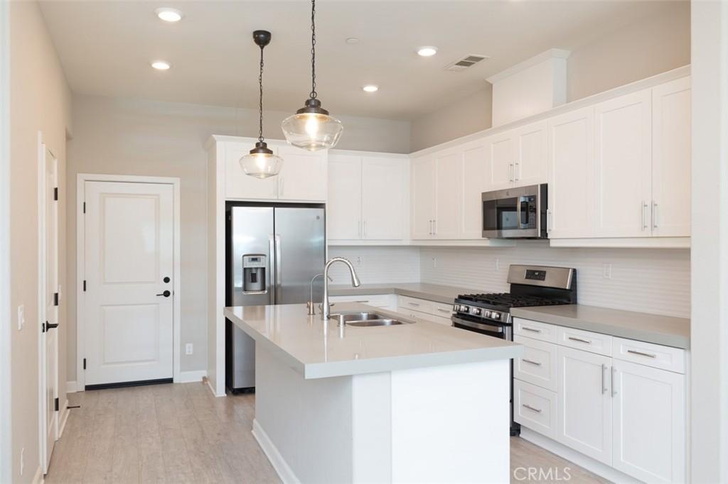 MLS #OC25277756 image #0