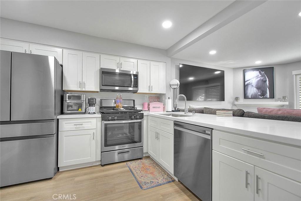 MLS #OC25278552 image #0