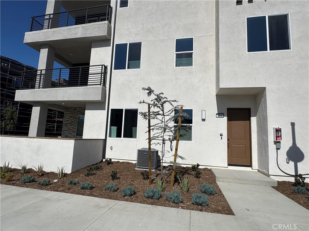 MLS #OC25279030 image #0