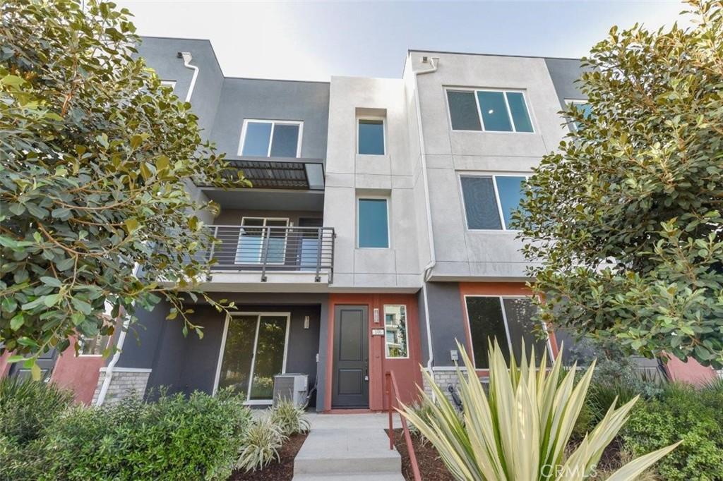 MLS #OC25279318 image #0