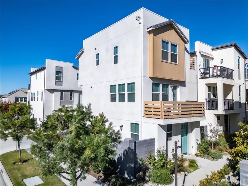 MLS #OC25279418 image #0