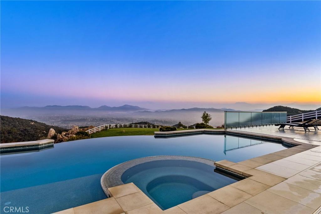 MLS #OC25280006 image #0