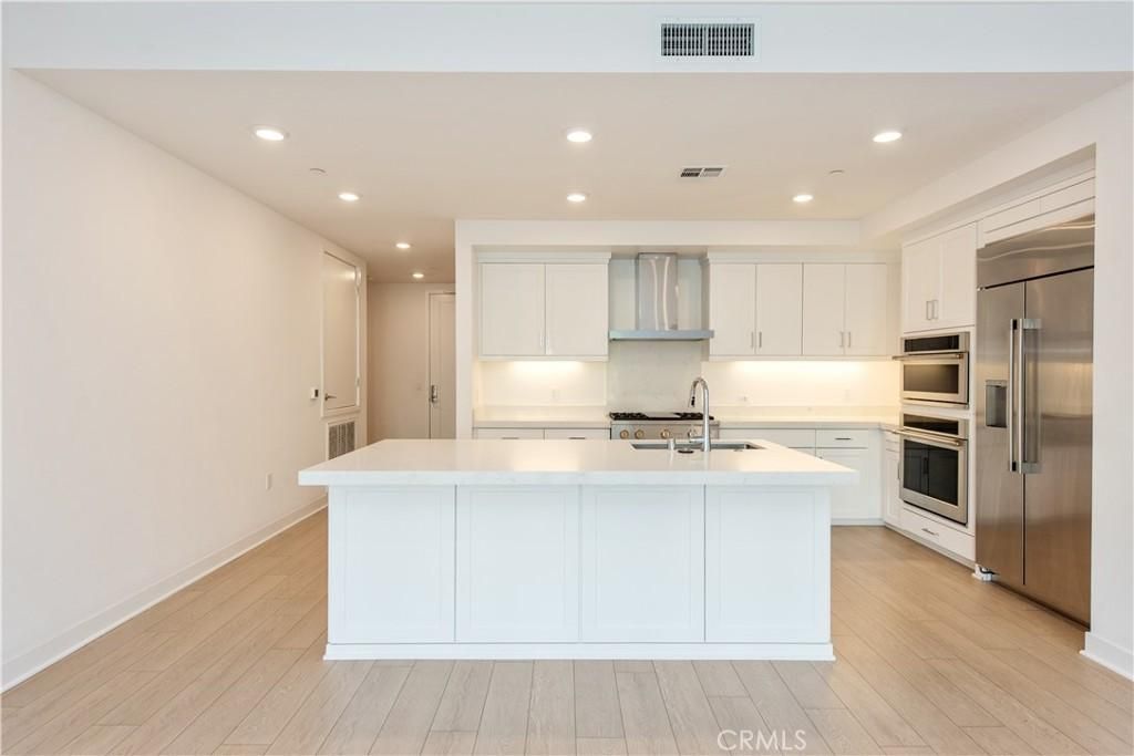 MLS #OC25280699 image #0