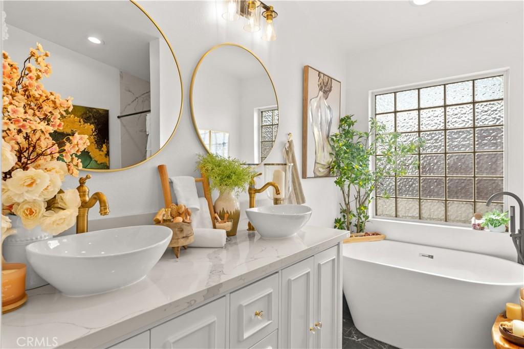 MLS #OC25280981 image #0