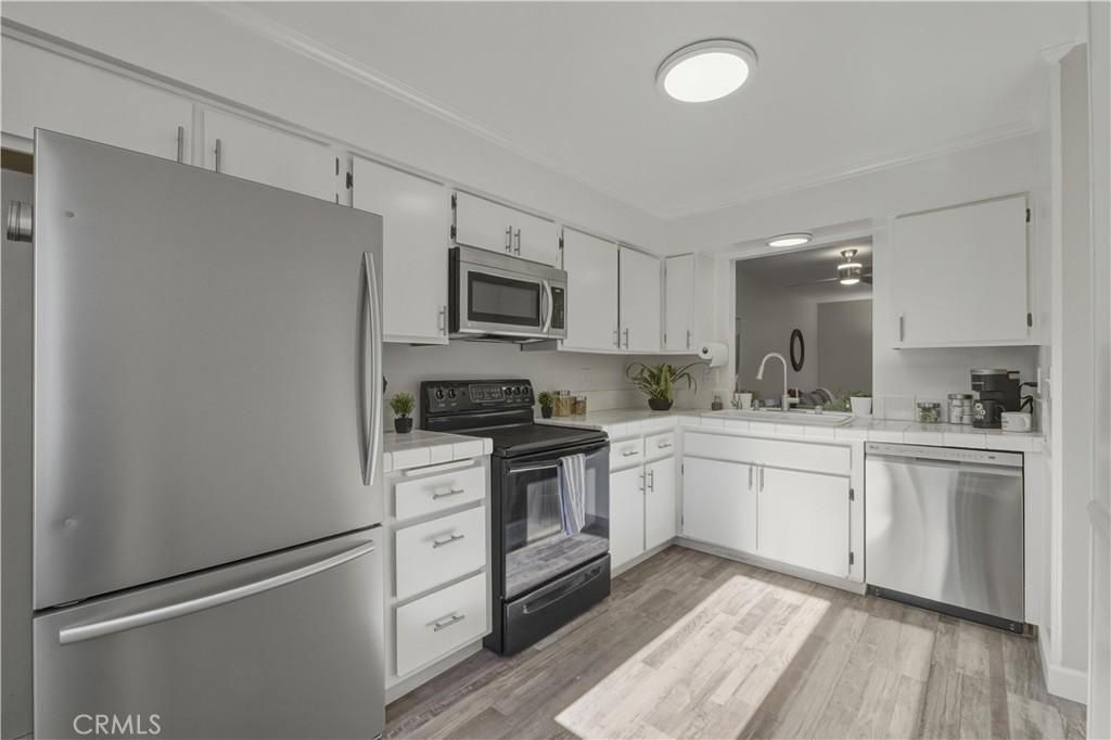 MLS #OC25280991 image #0