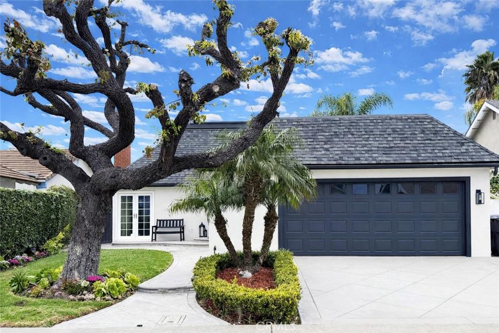 MLS #OC25281181 image #0