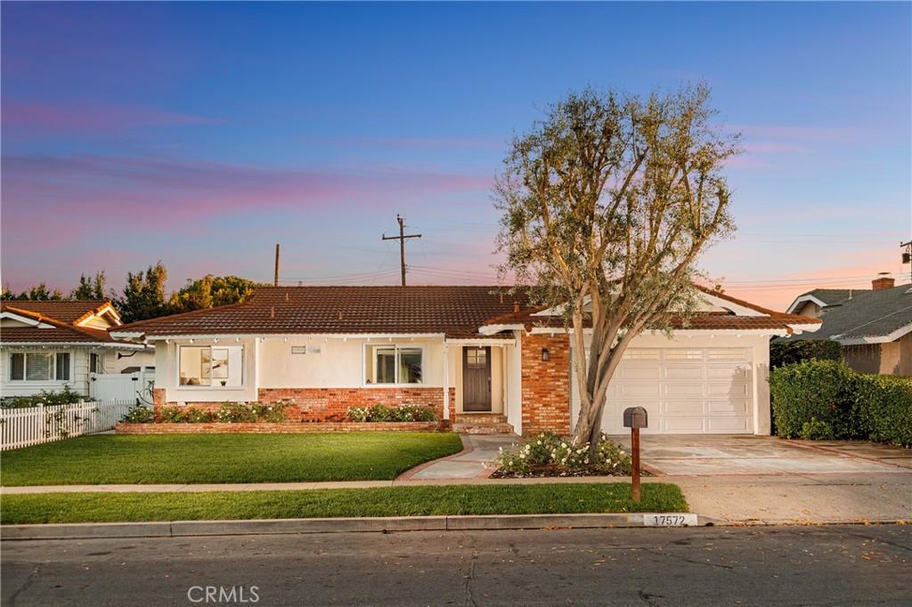 MLS #OC25281713 image #0