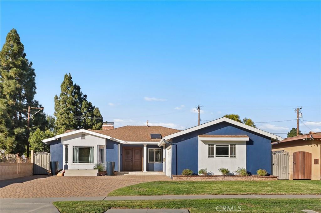 MLS #OC25281794 image #0