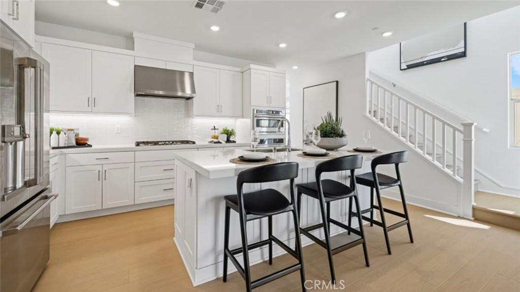 MLS #OC25281910 image #0