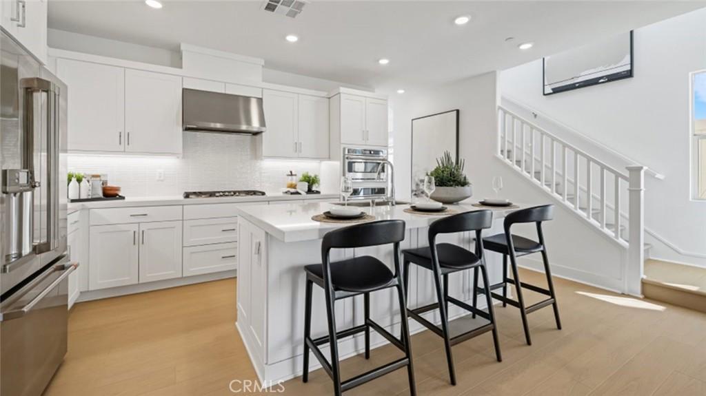 MLS #OC25281910 image #0