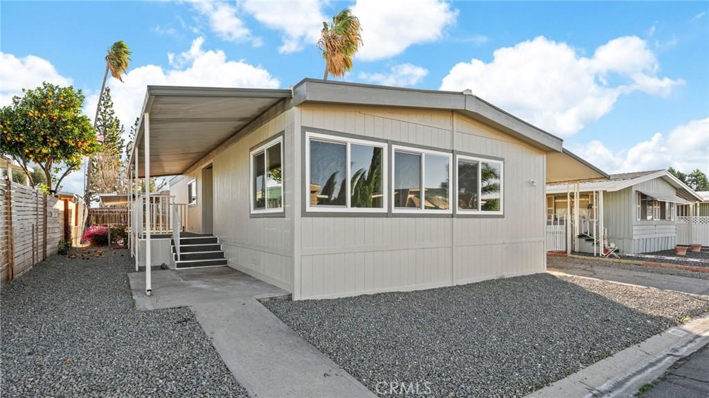 MLS #OC25282212 image #0