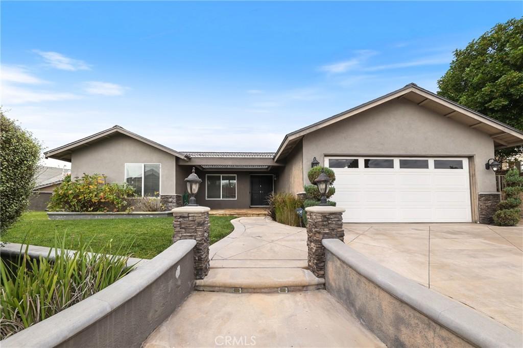 MLS #OC25282330 image #0