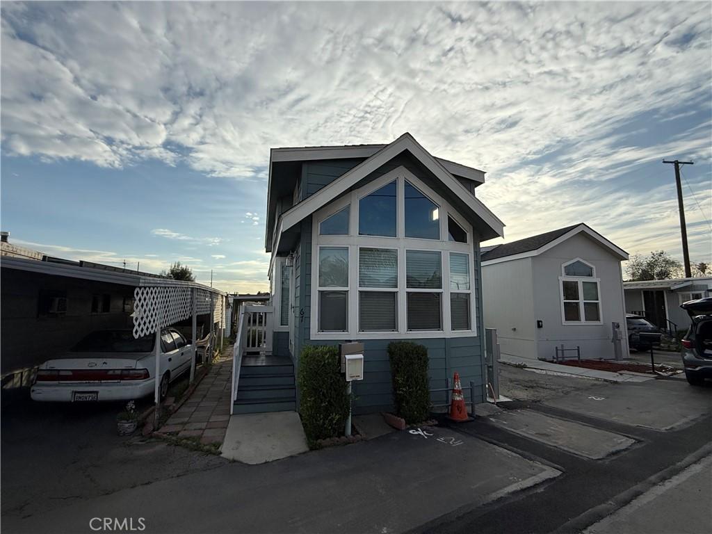 MLS #OC25282332 image #0