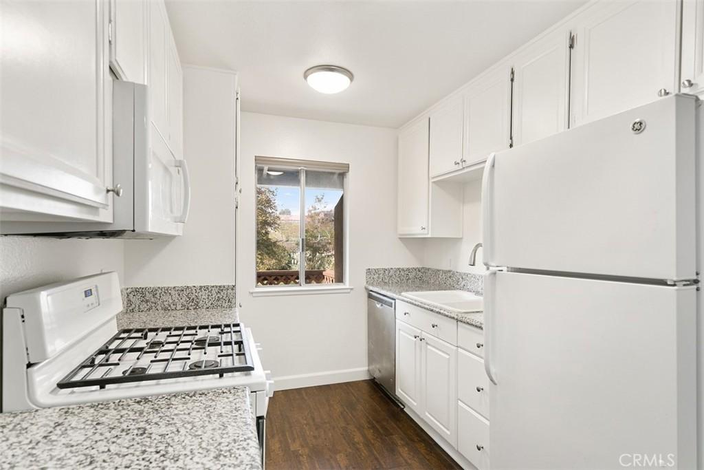 MLS #OC25282416 image #0