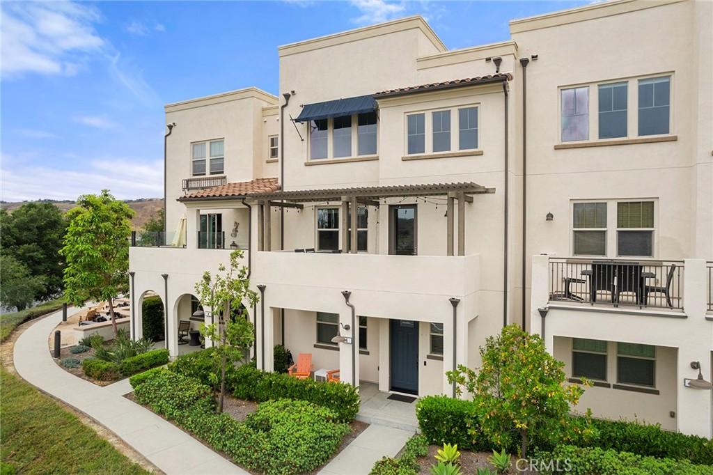 MLS #OC25282456 image #0