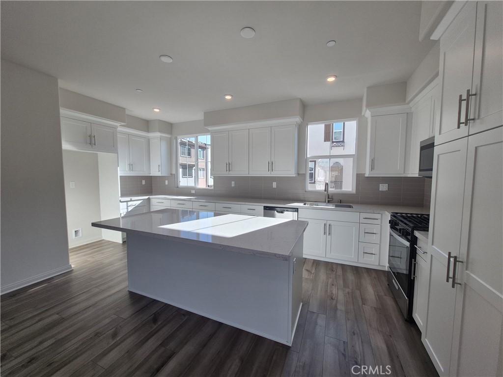 MLS #OC26001062 image #0