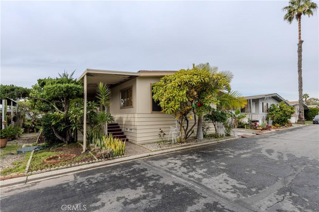 MLS #OC26001332 image #0