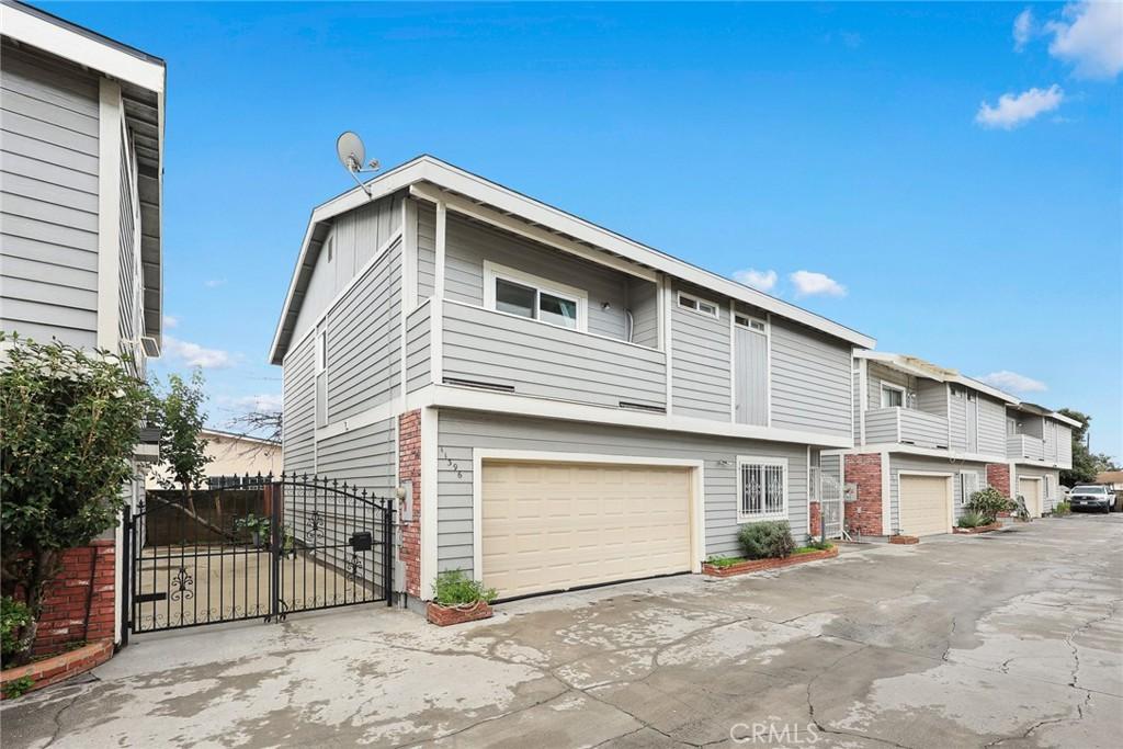 MLS #OC26001389 image #0