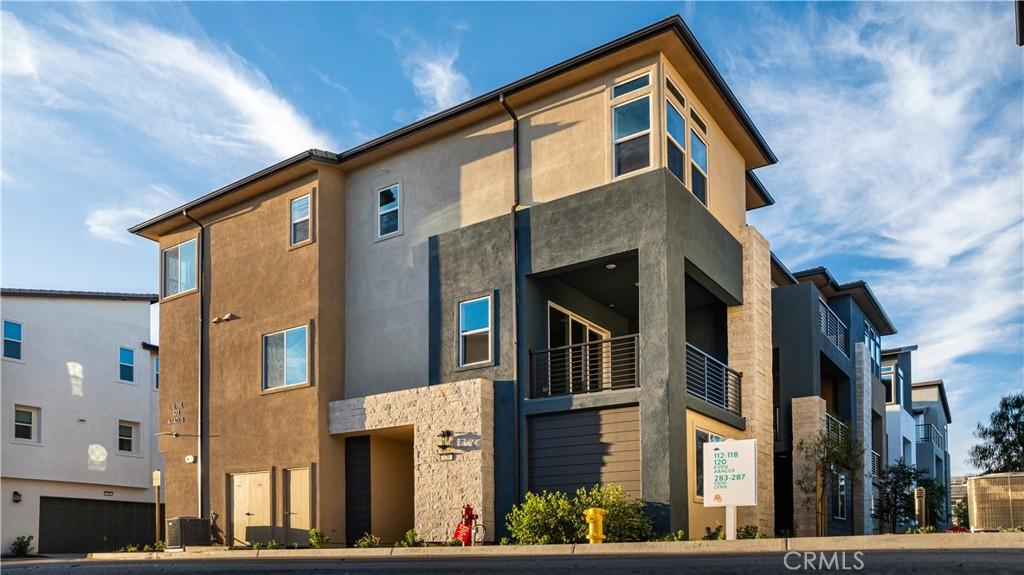 MLS #OC26001427 image #0