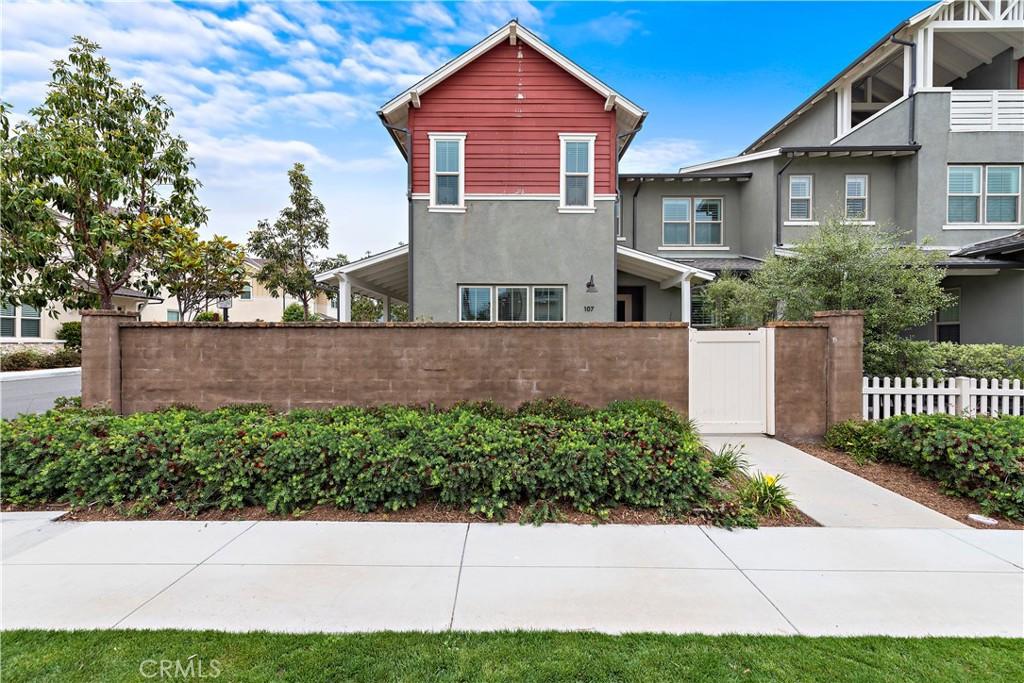 MLS #OC26001457 image #0