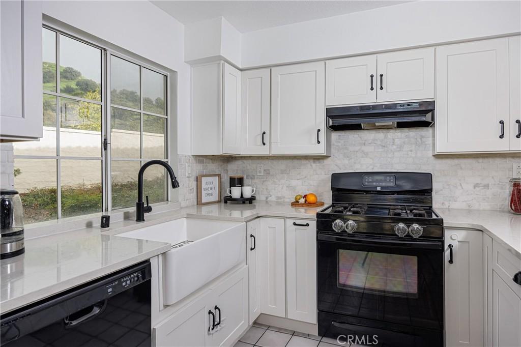 MLS #OC26001736 image #0