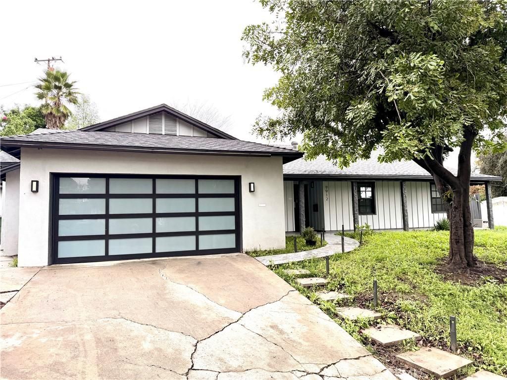 MLS #OC26002078 image #0