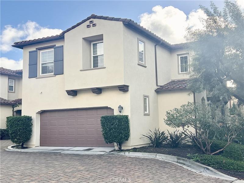 MLS #OC26002163 image #0