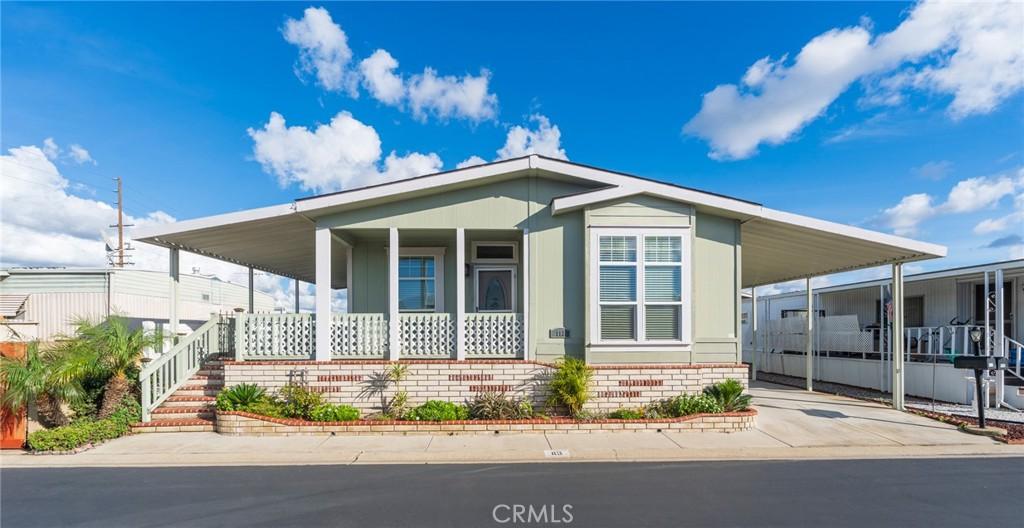 MLS #OC26002188 image #0