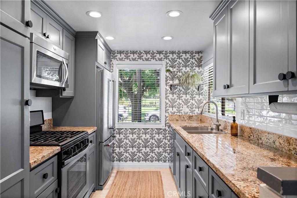 MLS #OC26002386 image #0