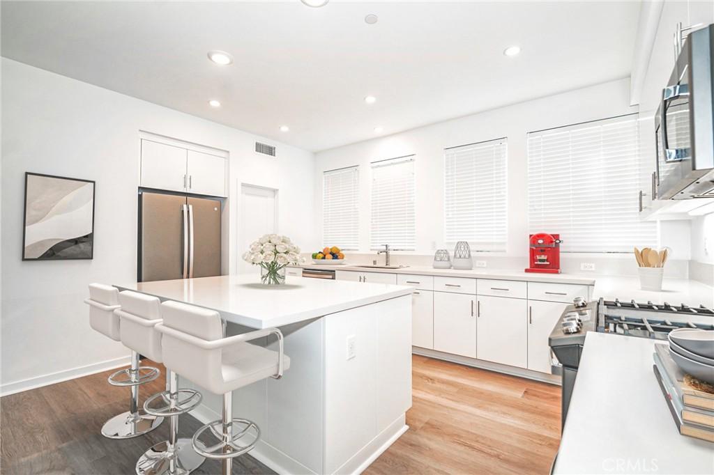 MLS #OC26002444 image #0