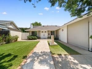 MLS #OC26002478 image #0