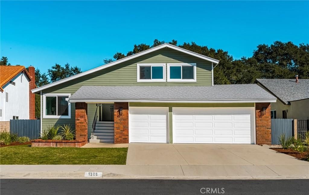 MLS #OC26007138 image #0