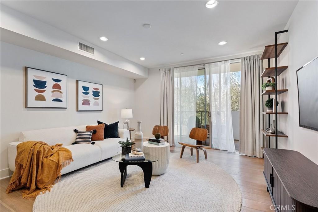 MLS #OC26008166 image #0