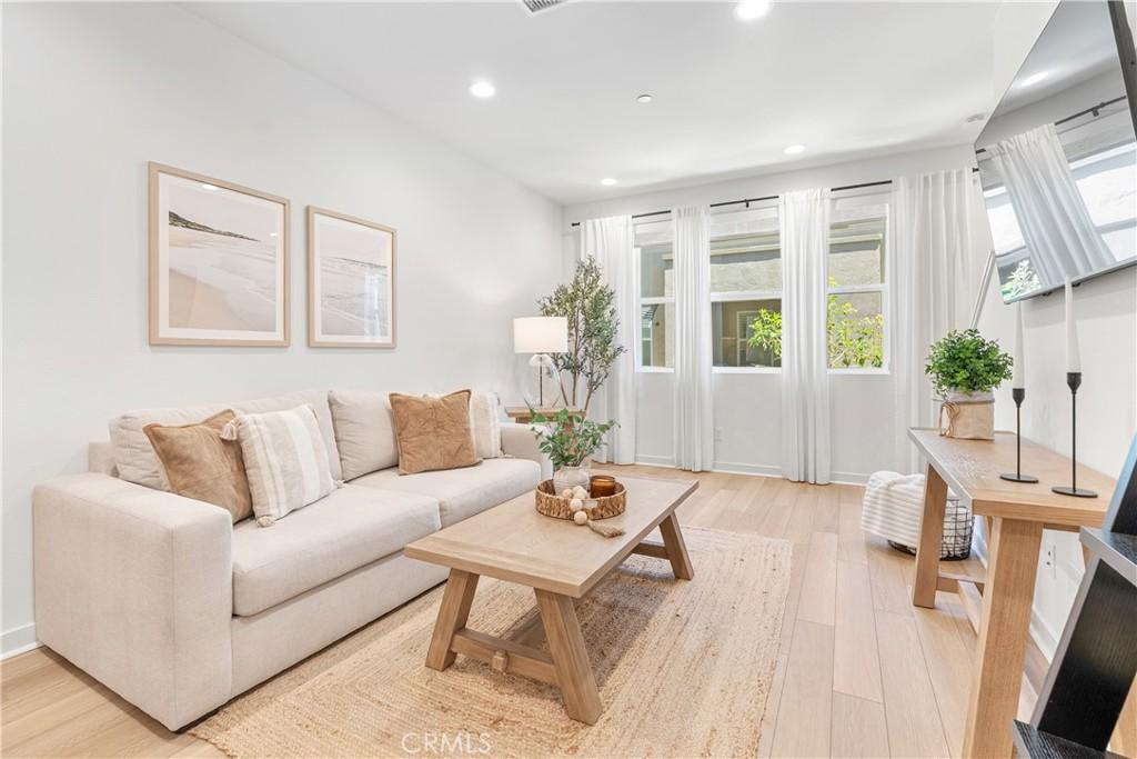 MLS #OC26009169 image #0