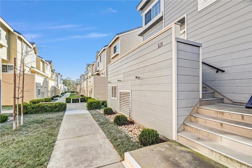 MLS #OC26009267 image #0