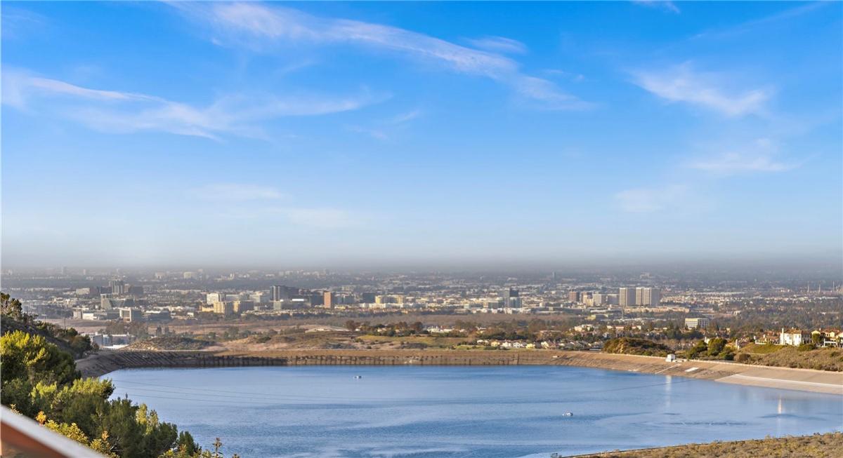 MLS #OC26010469 image #0