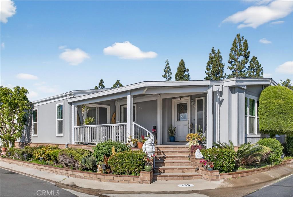 MLS #OC26011085 image #0